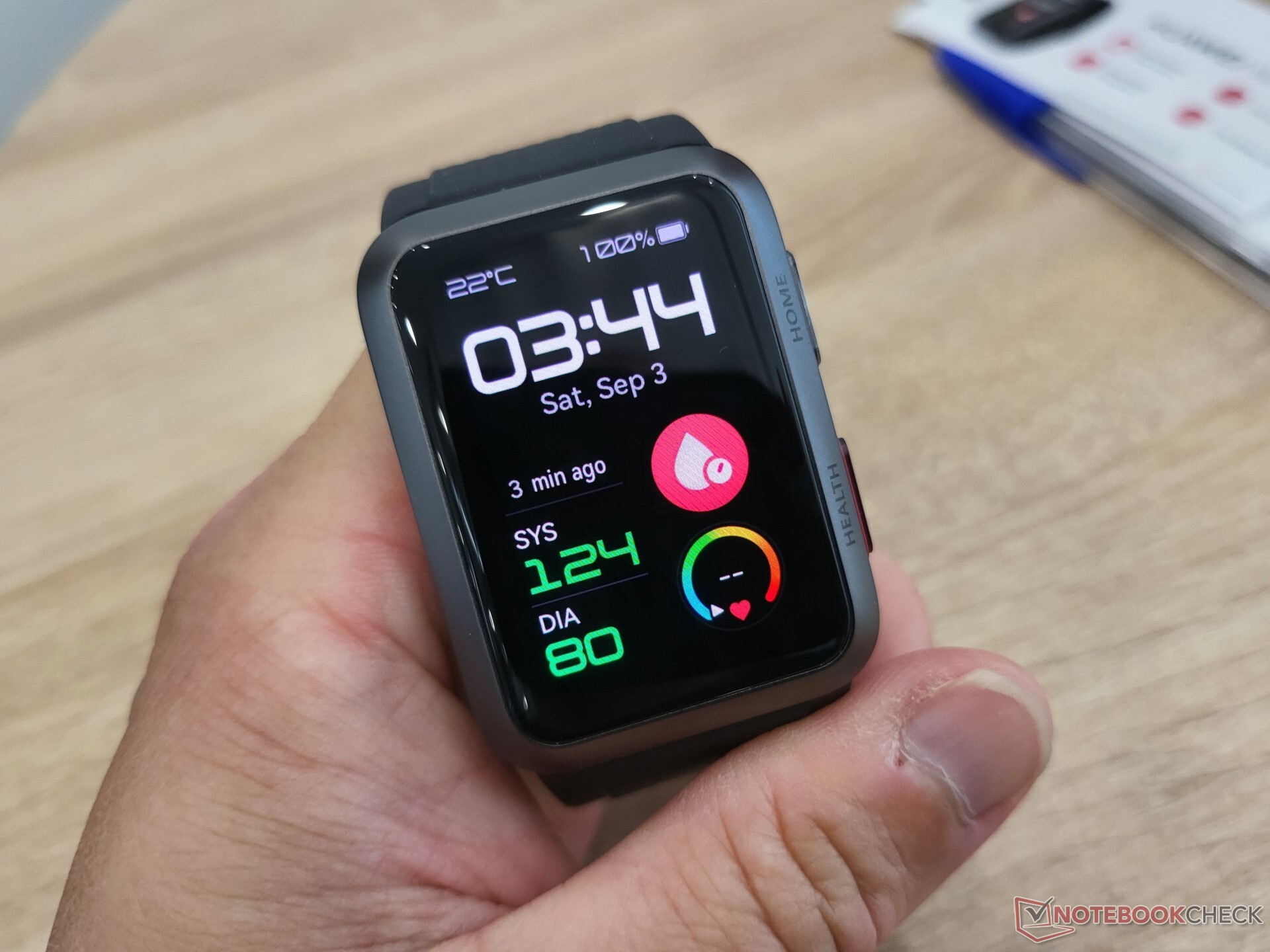Reliable blood pressure measurement developed: Application between smartwatch and medical monitoring conceivable